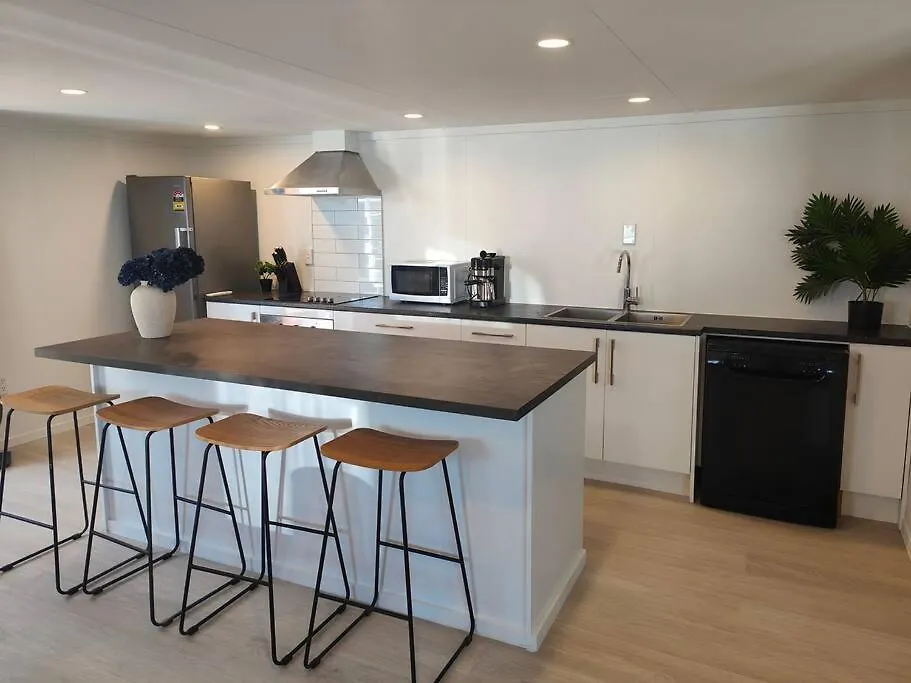 Beautiful Studio Near Everything Christchurch Apartment